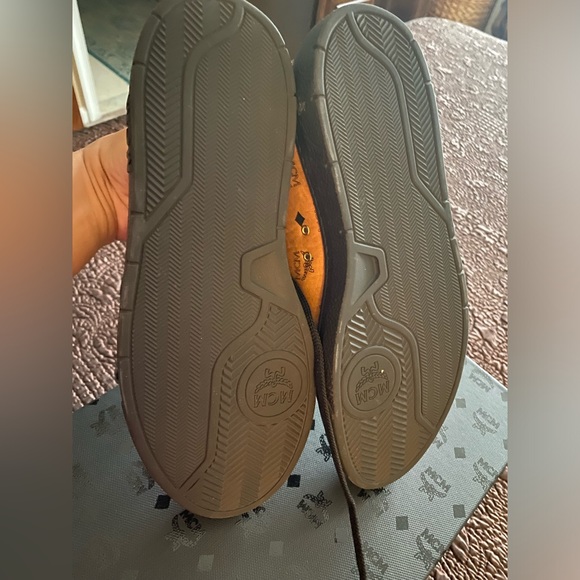 Authentic MCM sneakers. Only had on a few hours. Like new! Size 39 - Picture 6 of 13